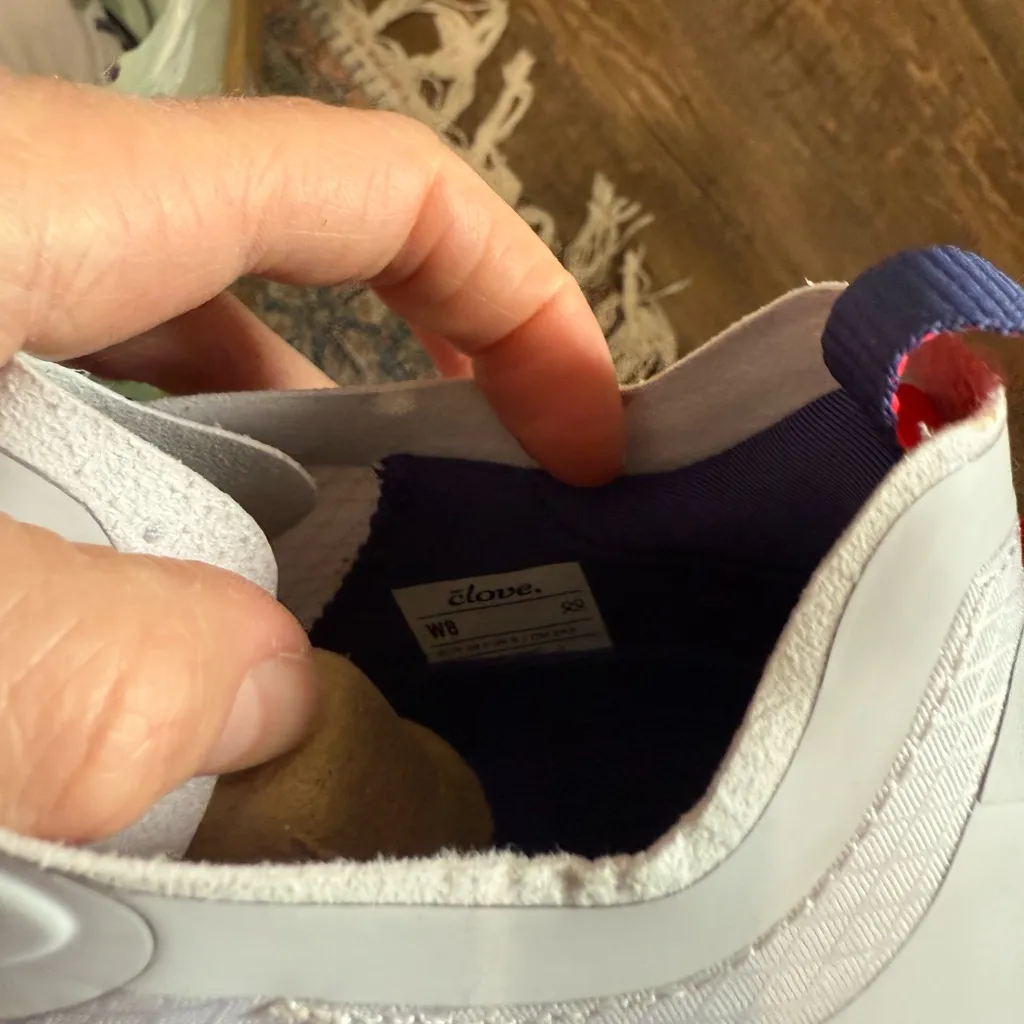 NWT Clove Sneakers White Size 8 - Image 4