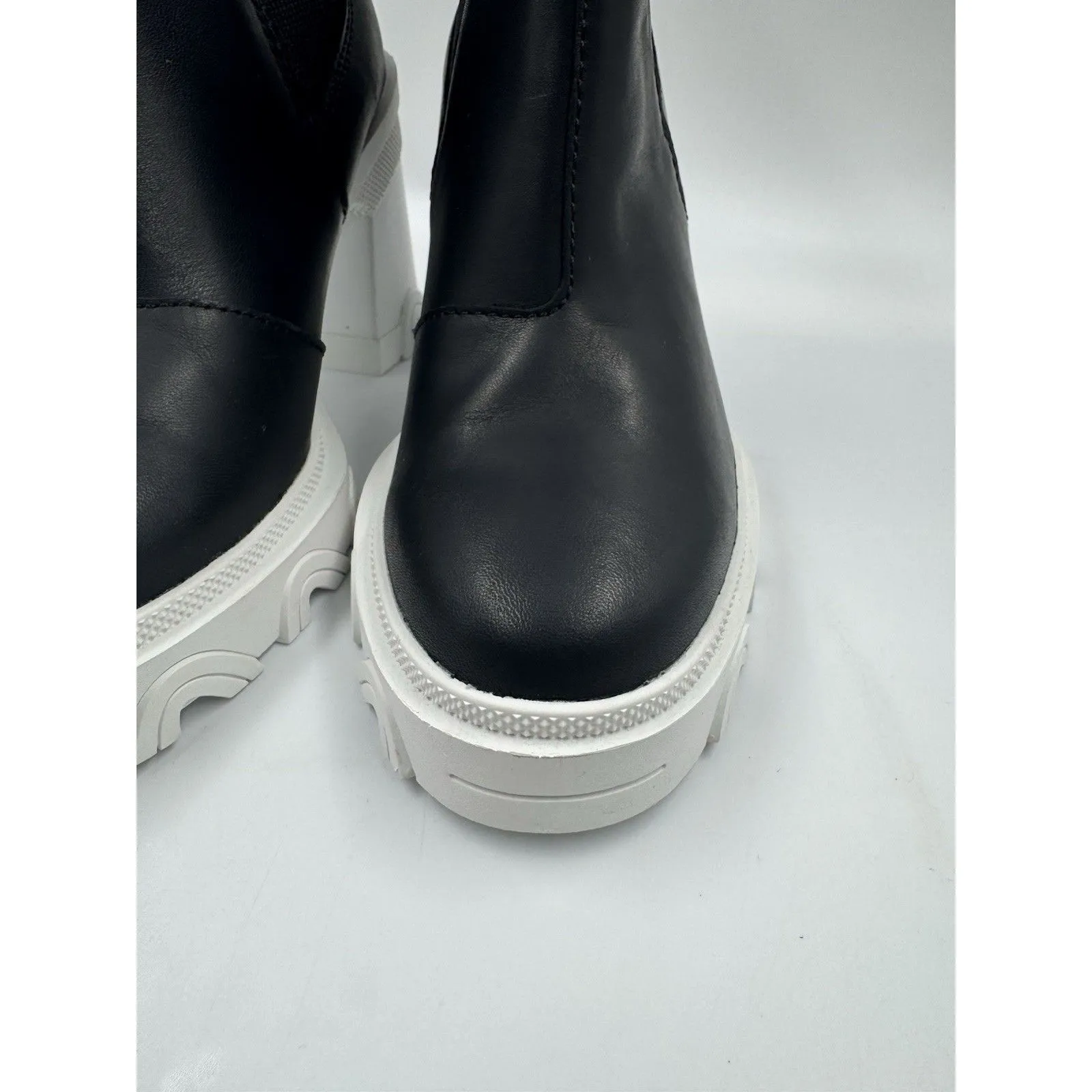 Sorel Brex Chelsea Heeled Ankle Black/White Booties, Waterproof Women’s Size 5.5 - Image 3