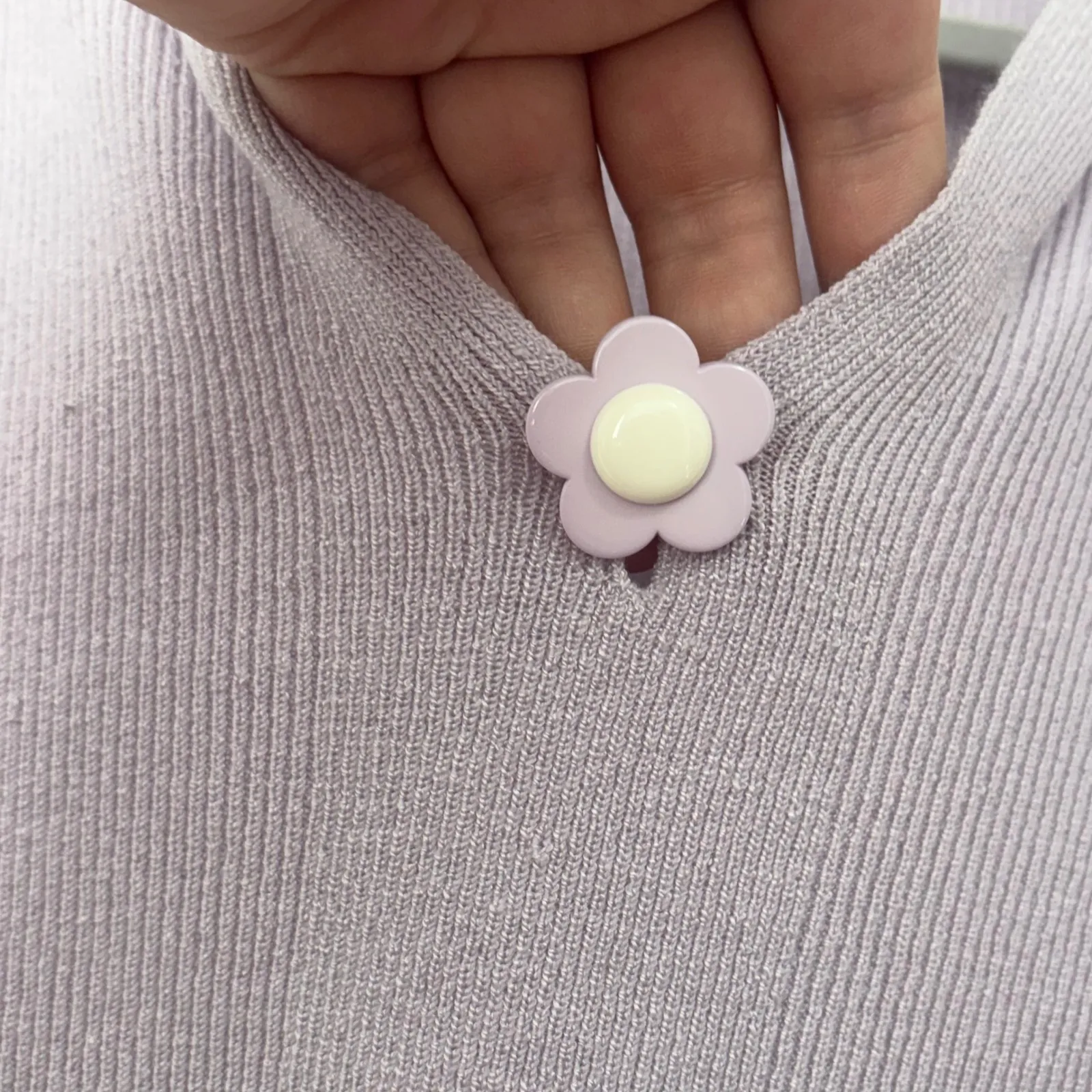 Lane Bryant Lavender Ribbed V Neck Short Sleeve Knit Top Flower Detail Size 18 - Image 3