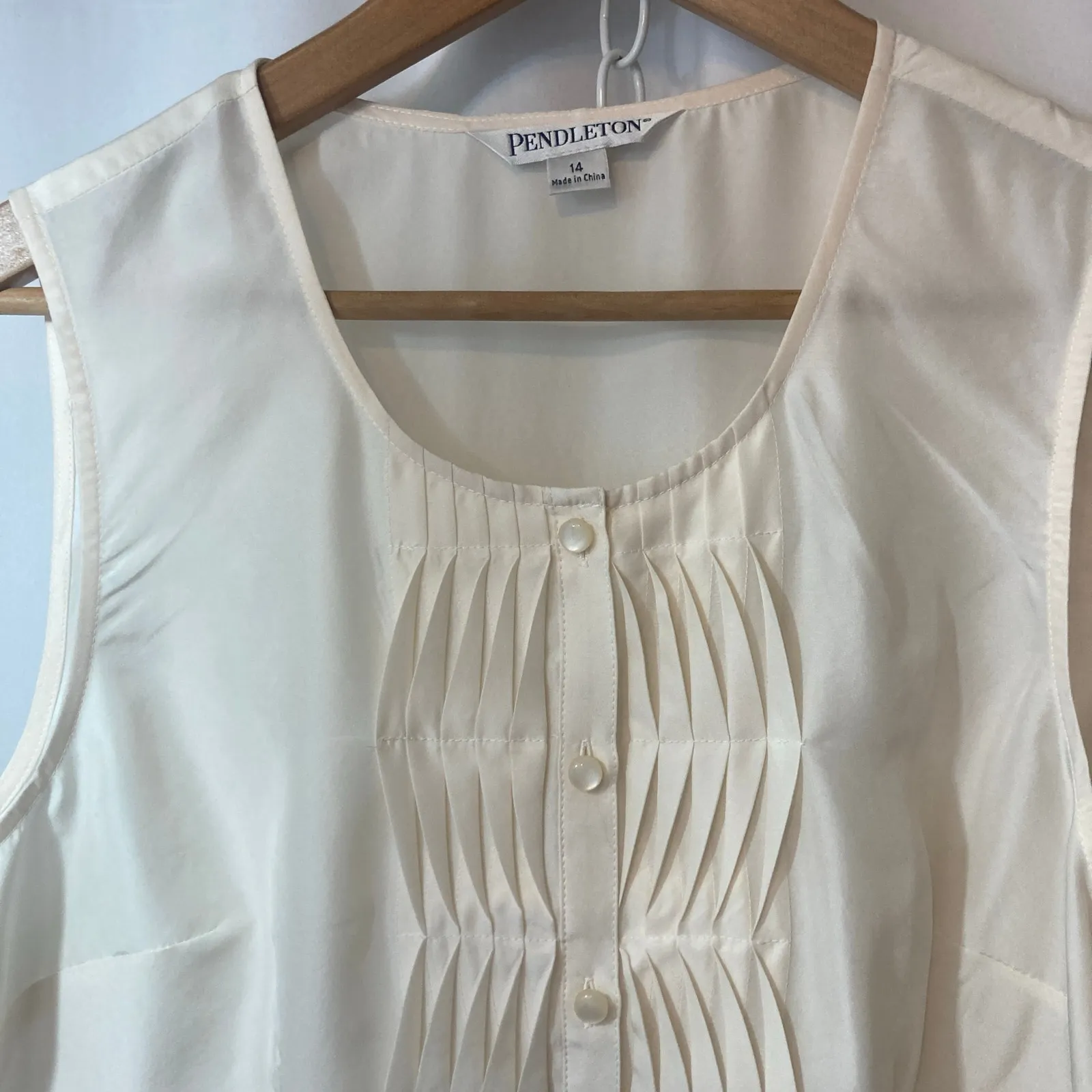NWT Pendleton 100% Silk Ivory Pleated Sleeveless Button Up Tank Blouse Top - Image 3