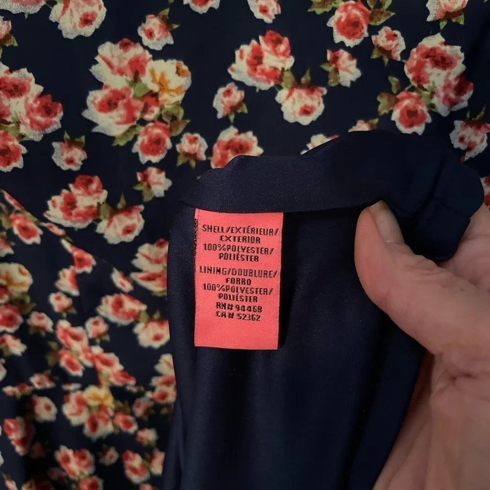 Betsey Johnson navy floral v-neck fitted flare skirt dress. - Image 5