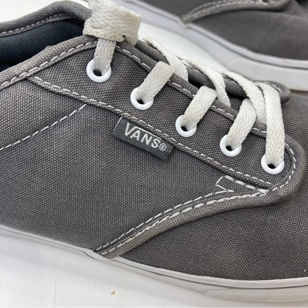 Vans womens size 8.5 classic lace style EUC grey - Image 4