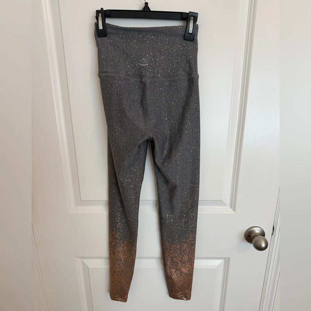 Beyond Yoga Rose Gold Ombré Leggings Small - Image 5