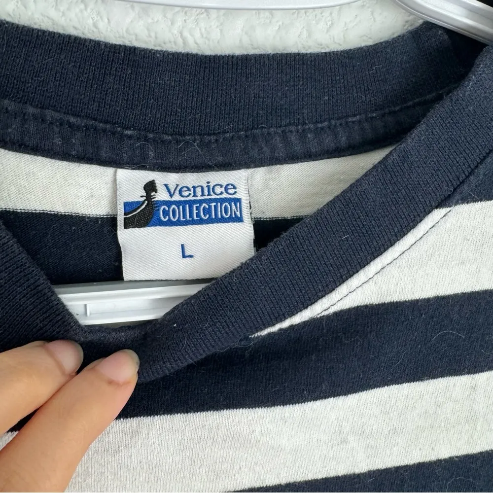 Vintage 90s navy blue and white stripe Venice Italy gold t - Image 4