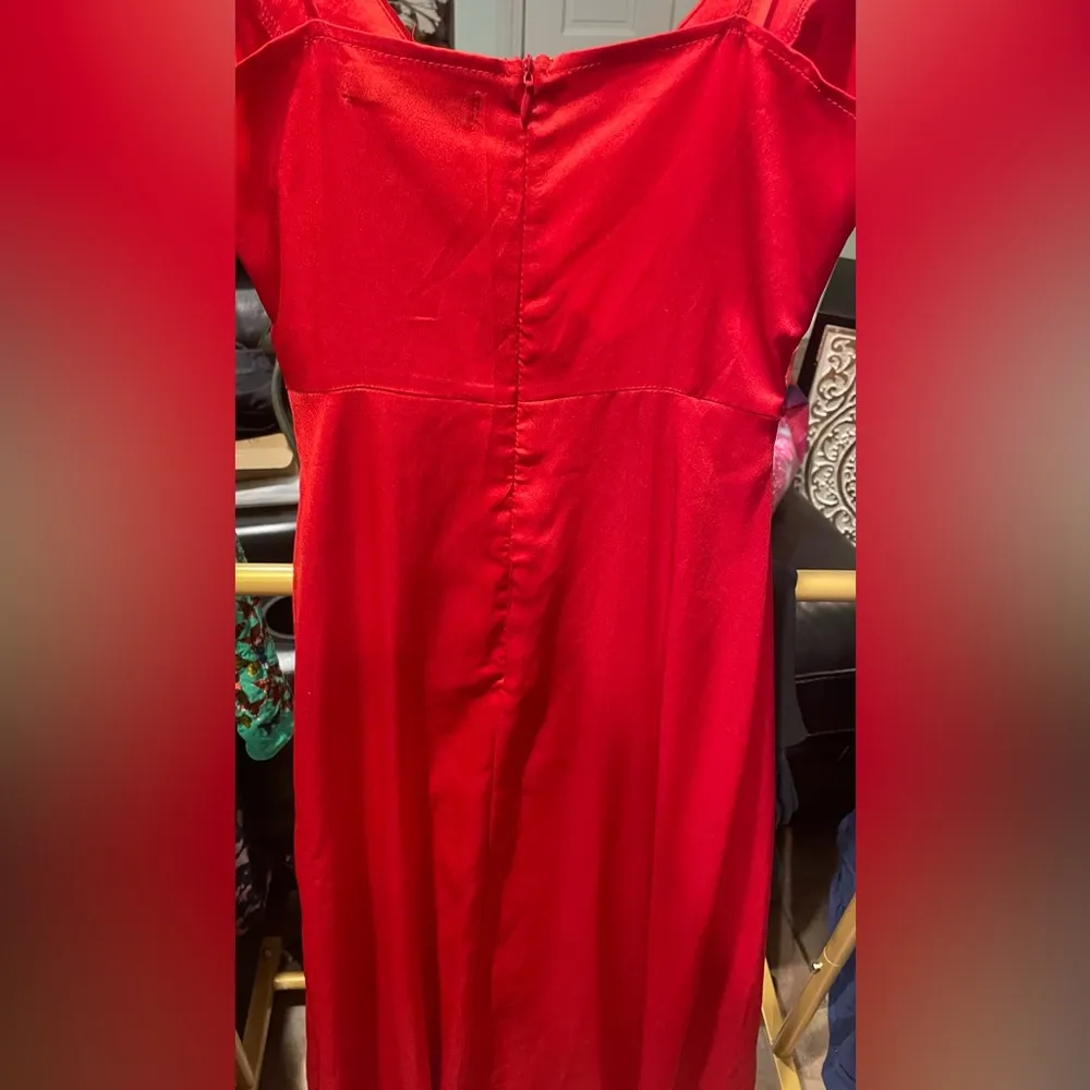 Misguided Red Maxi Dress with Slit - Image 4