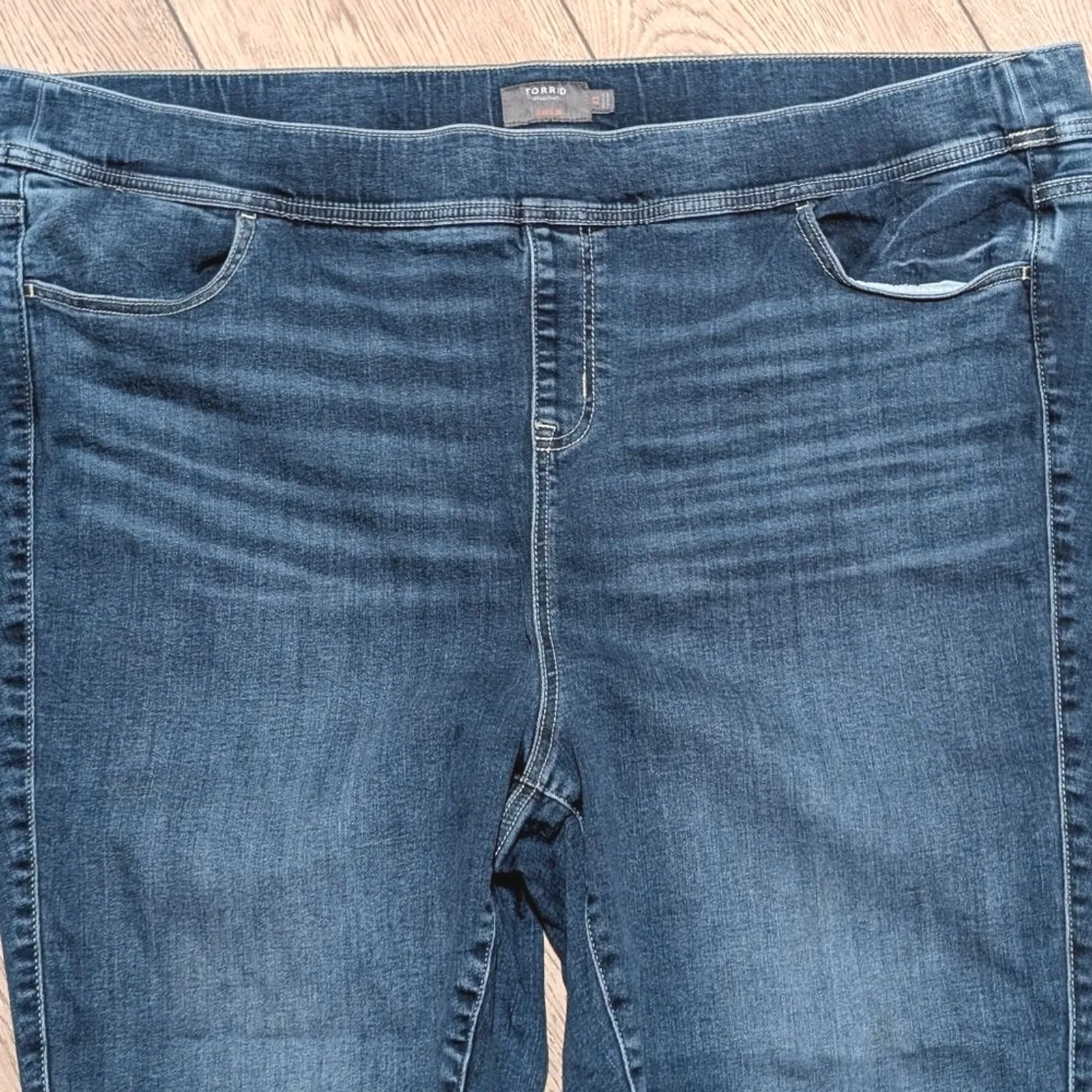 TORRID Jeans Plus 4X 4 S Short Lean Jean Pull On Skinny Leggings Stretchy Denim - Image 3