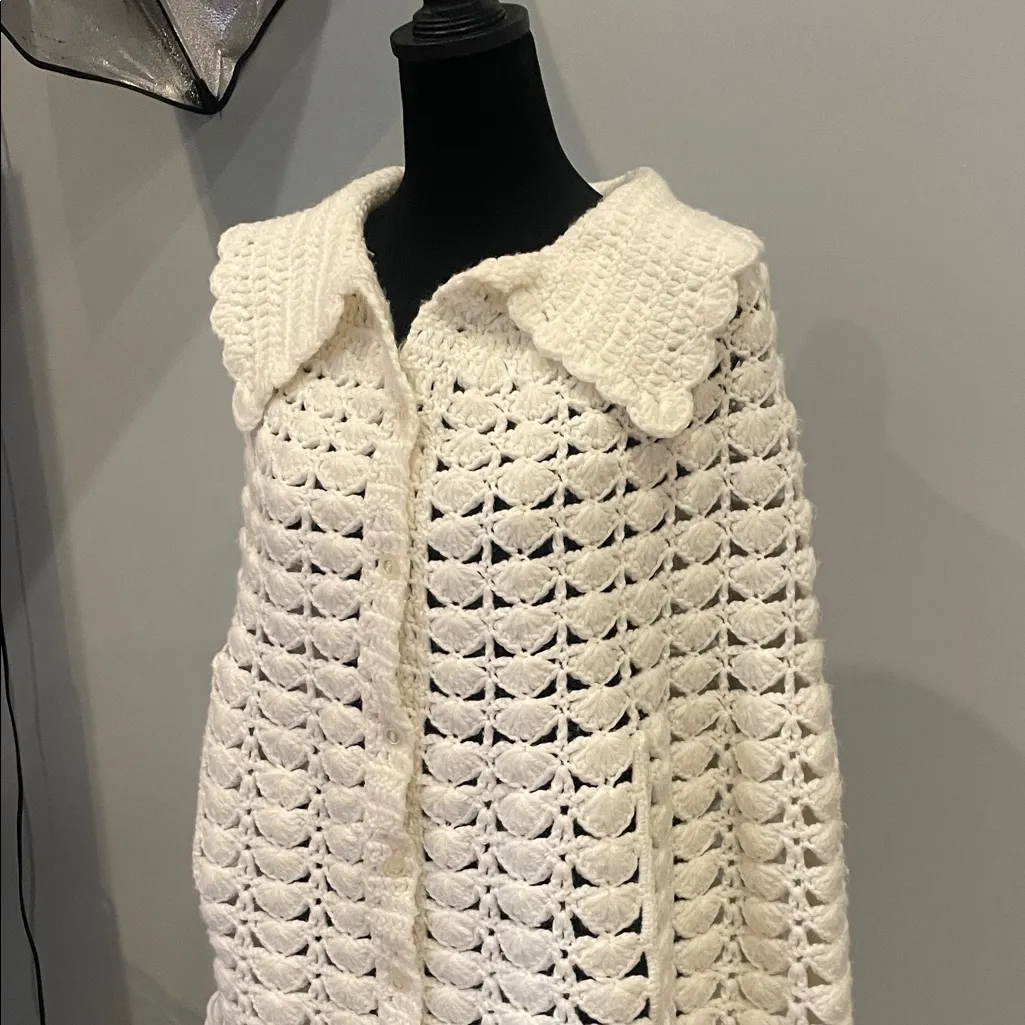 Vintage 60’s white crocheted women’s poncho - Image 2