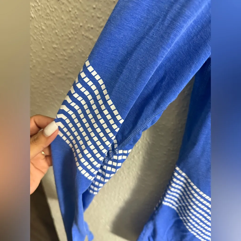 GAP Fit Women's Striped Blue Long Sleeve Tee Size S - Image 6