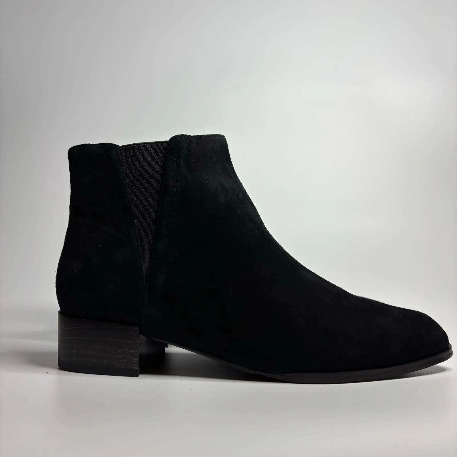 Vaneli Talita Suede Heeled Chelsea Ankle Boots in Black Size 7.5 - Image 4