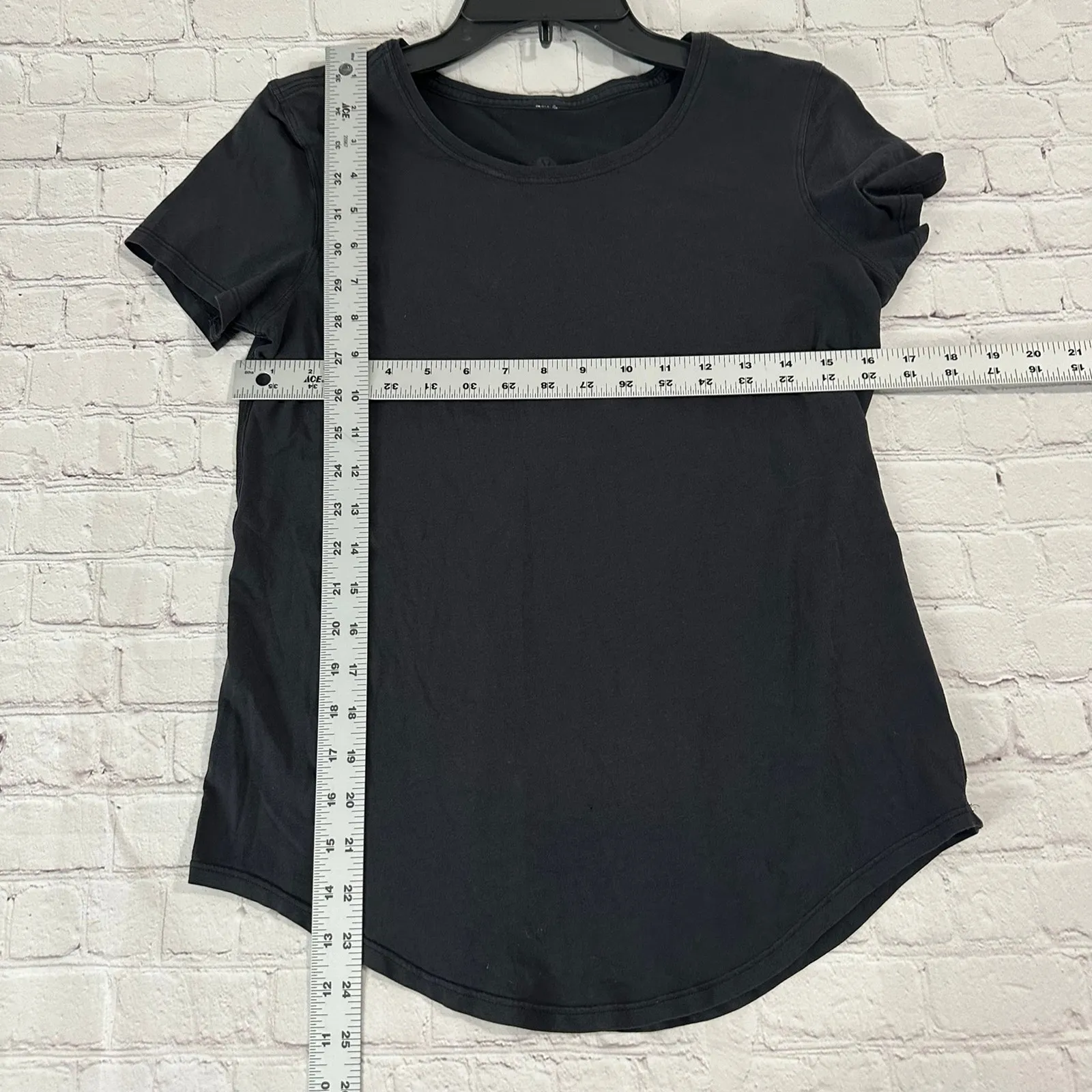 Lululemon tee size 8 - Image 5