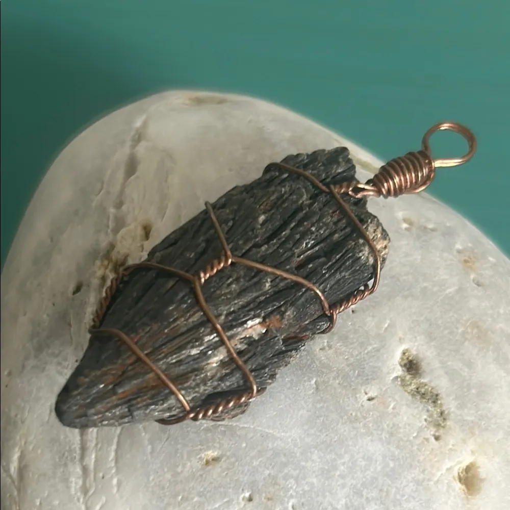 Handcrafted Vintage Kyanite Black Stone Intricately Wire Wrapped Pendant - Image 2