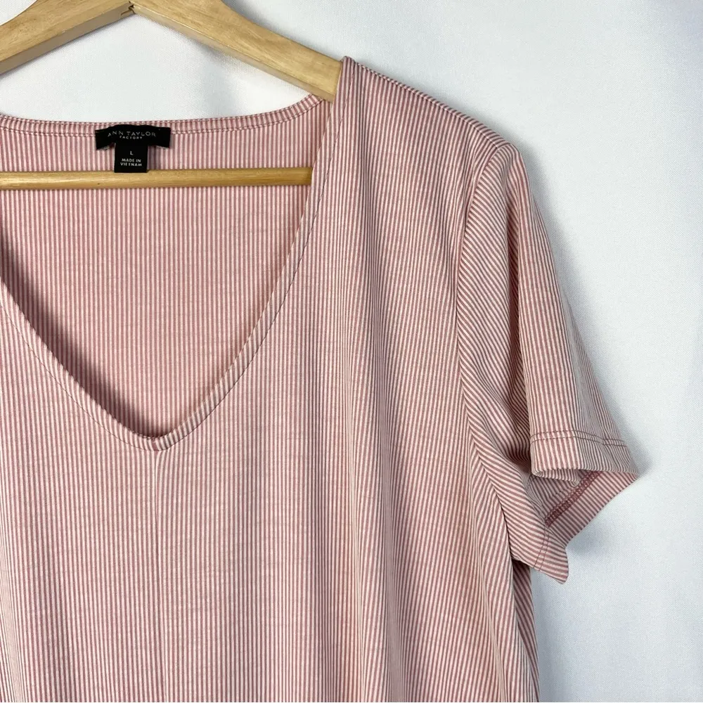 Ann Taylor Red Seersucker Stripe Tie Front Short Sleeve L - Image 3