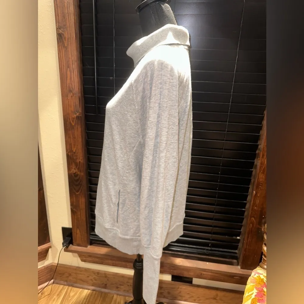 EUC “ CHAMPION “ sweatshirt solid grey size large cowl neck, soft. Gray - Image 4