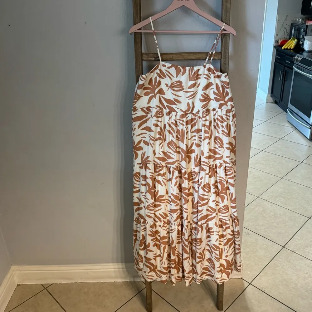 New Women’s sleeveless dress
Size Large 
Brand is Forever 21 - Image 3