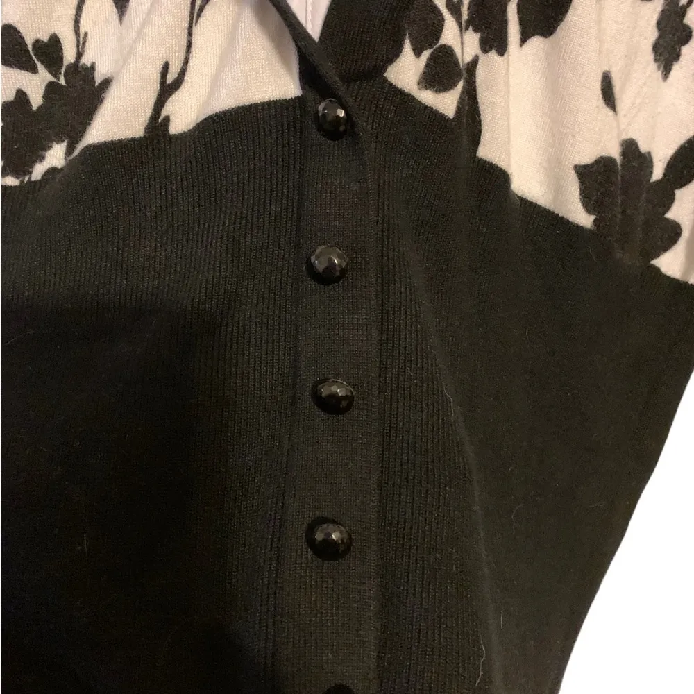 Chelsea & Theodore Ladies Long Sleeve Sweater Built In Collared Button Shirt Size M - Image 3