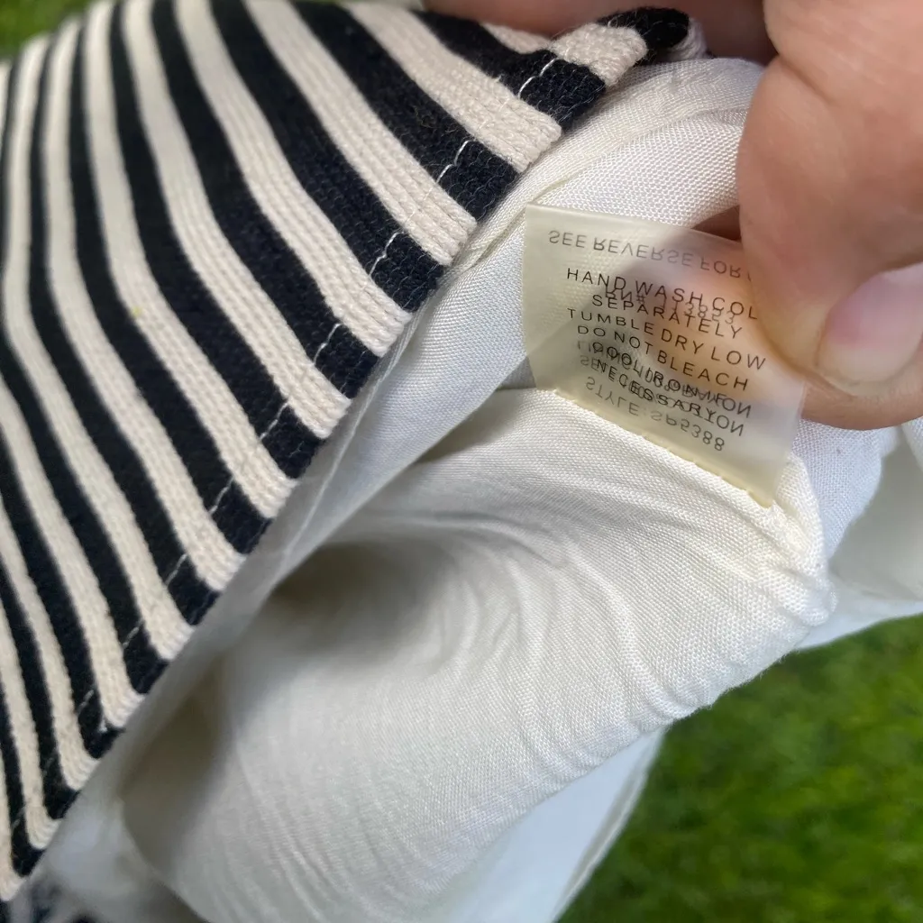 SUGARLIPS - Black and Cream Off the Shoulder Romper. Size XS - Image 14