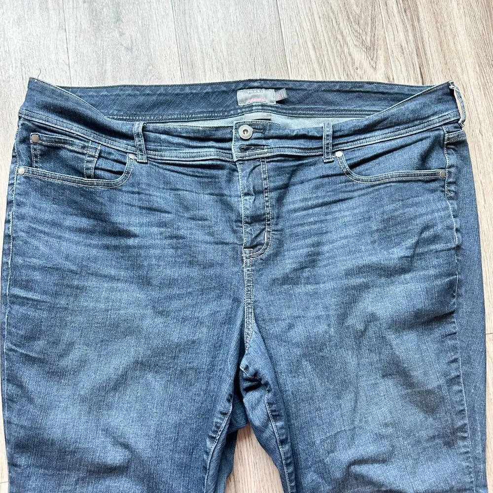 Torrid Vintage Stretch Mid-Rise Dark Wash Flare Jeans Size 24S - Image 3