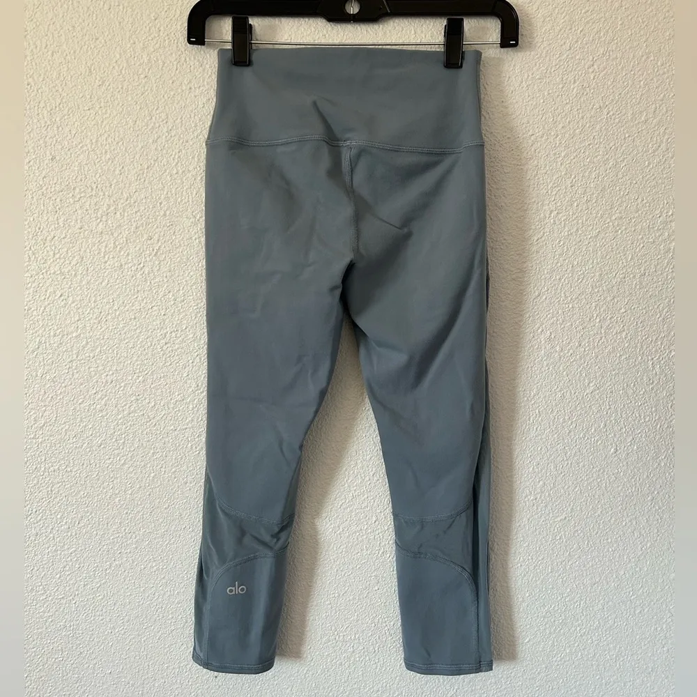 Alo yoga high waist coast crop leggings sz small - Image 5