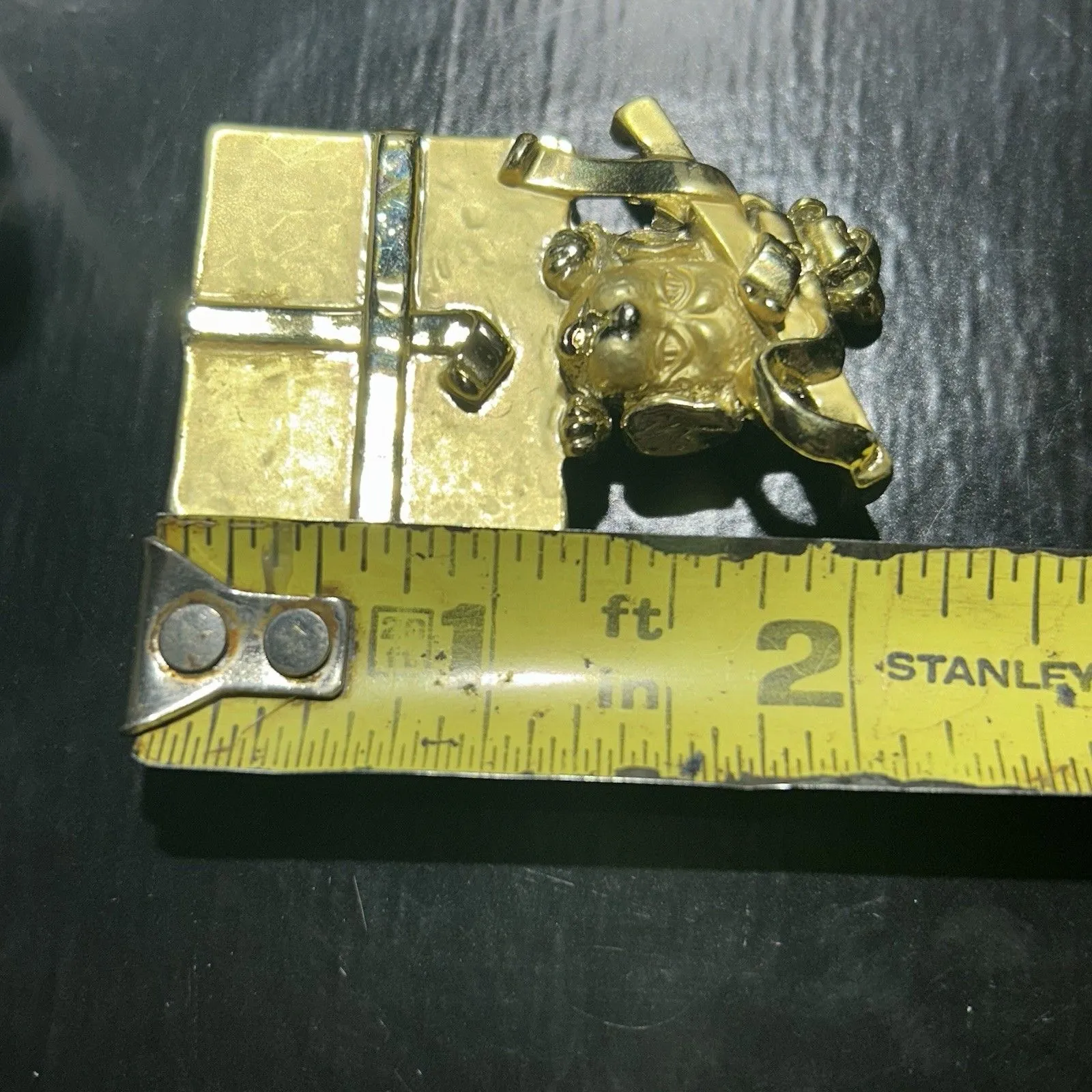 Vintage Signed AJC Christmas Matte & Shiny Gold Tn Puppy Dog Present Brooch Pin - Image 5