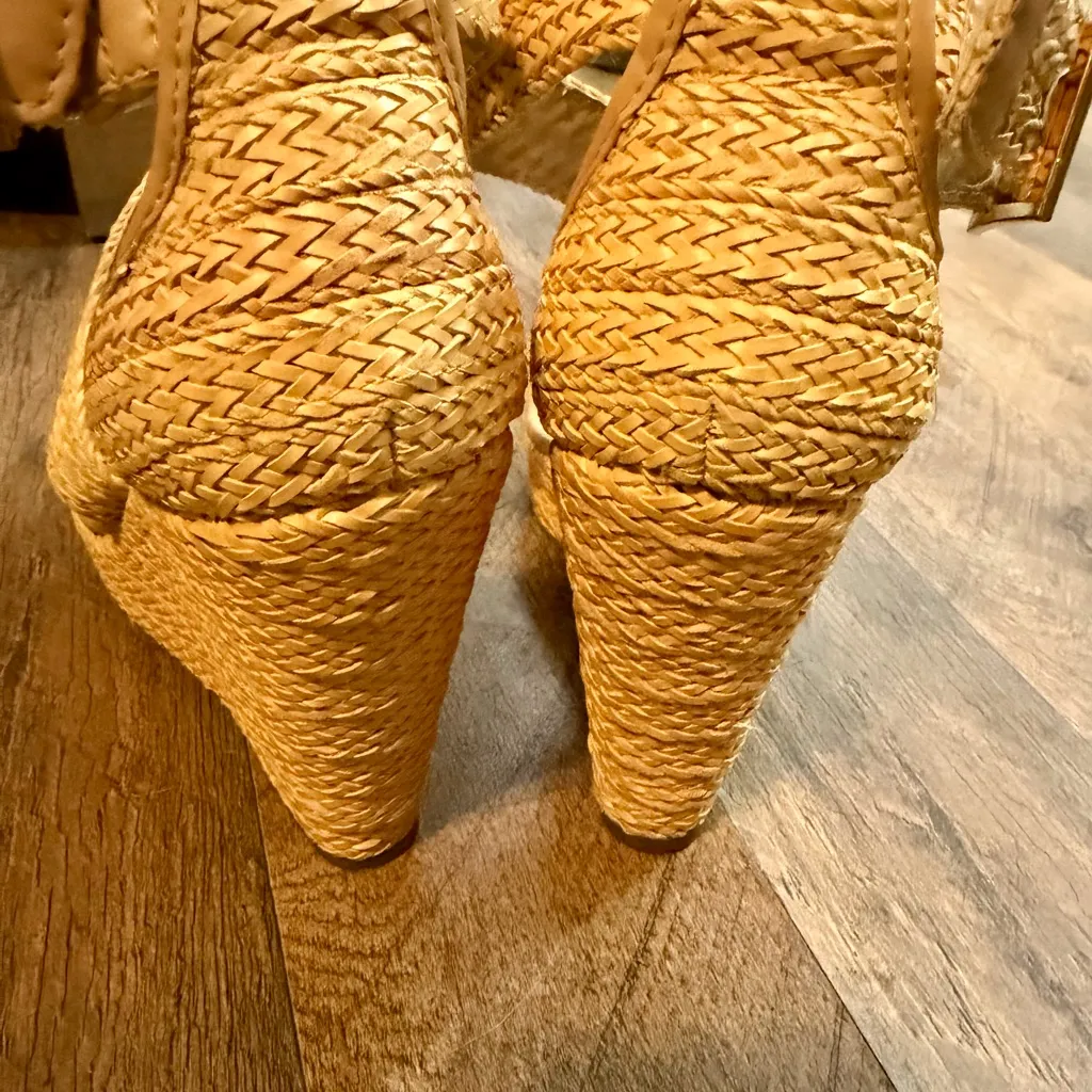 Steve Madden Haywire Woven Raffia Tan Wedges size 8.5 - Image 2