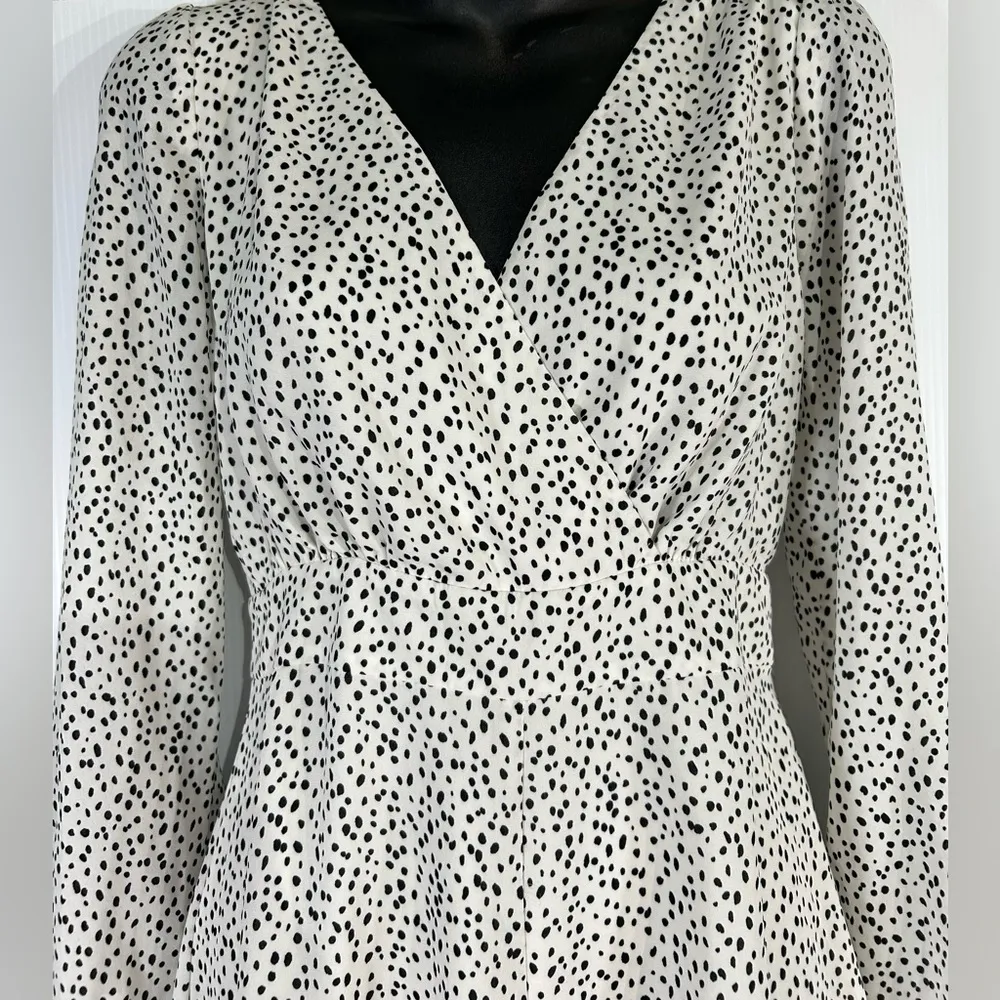 Polka Dot  V-Neck Long Sleeve Romper Size Small - Image 2