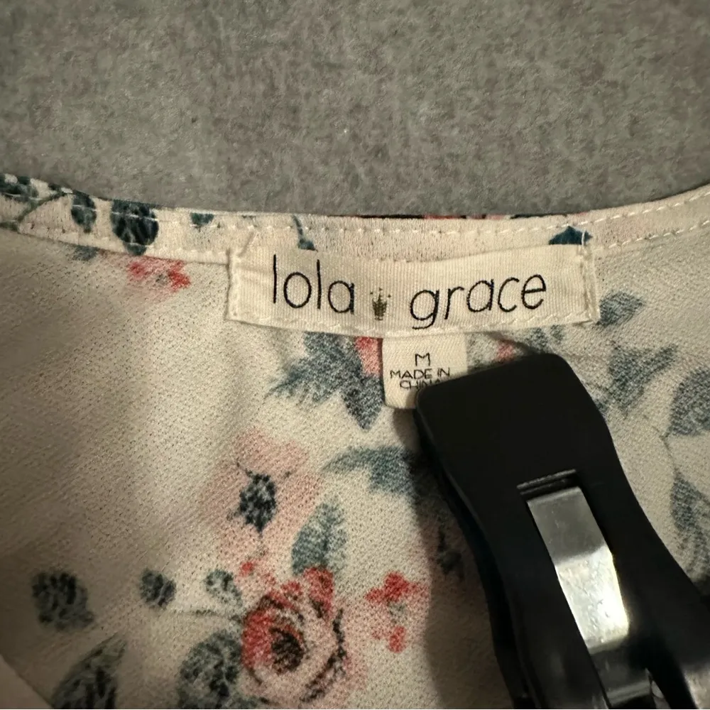 Lola Grace white floral wrap top size M Size M - Image 5