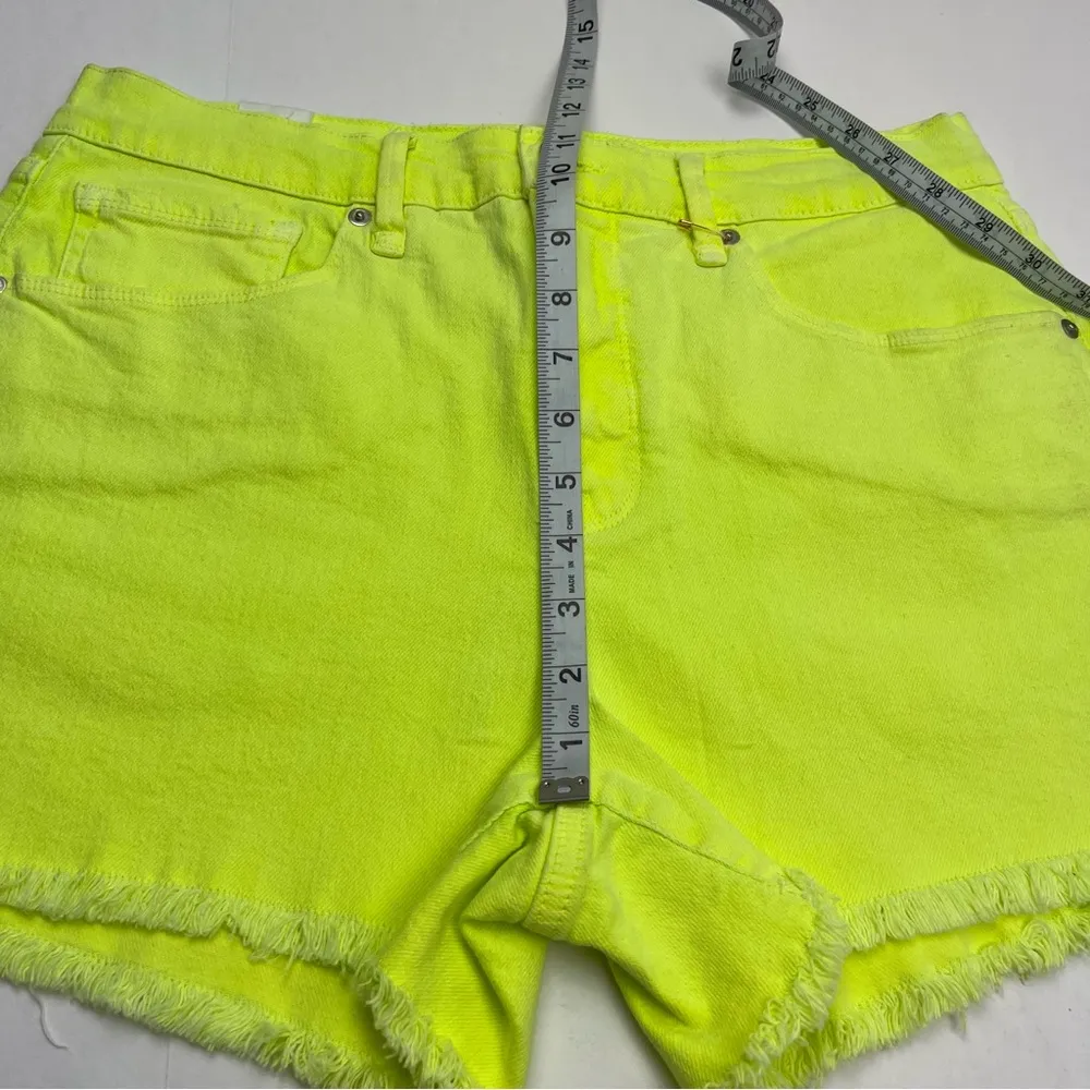 Good American Good 90s Jean Short Women SZ 12 / 31 Lime Green NEW *Surface FLAW* - Image 9