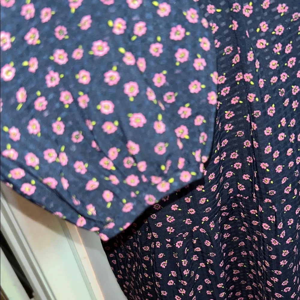 ON 34th Elegant Navy Floral Blouse size M Blue Size M - Image 4