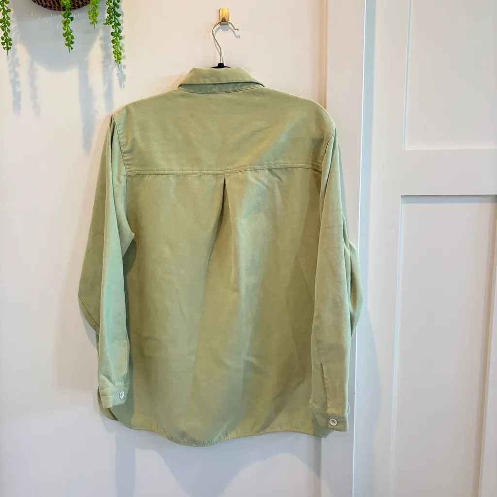 Relativity Suede Feel Pastel Green Cottage Core Women's Button Down Size Large - Image 9