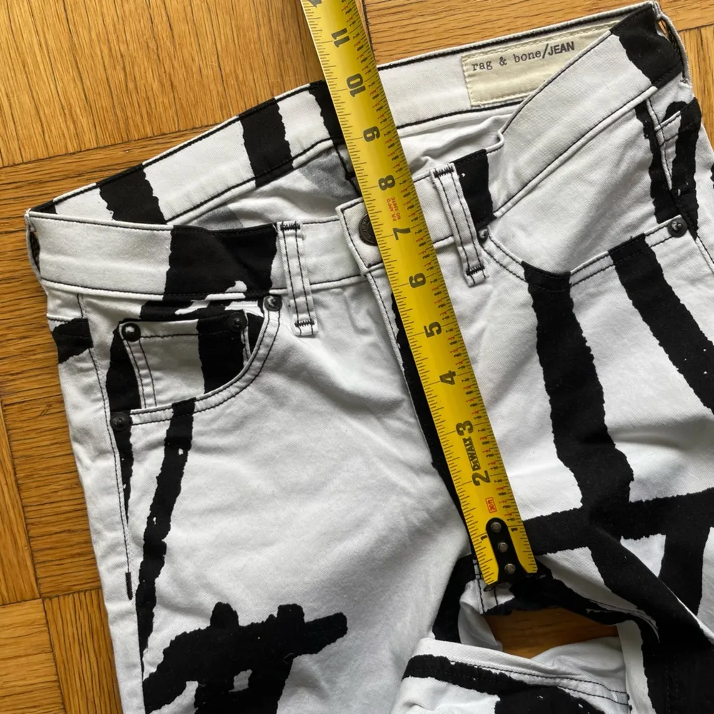 Rag & Bone black/white abstract graphic print mid rise skinny jeans size 26 - Image 8