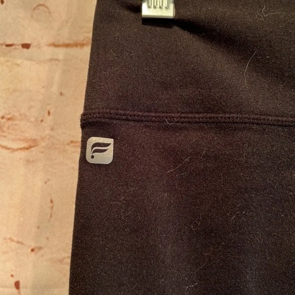 Fabletics Gisela capri black cropped leggings mesh back pocket wide waistband S - Image 6