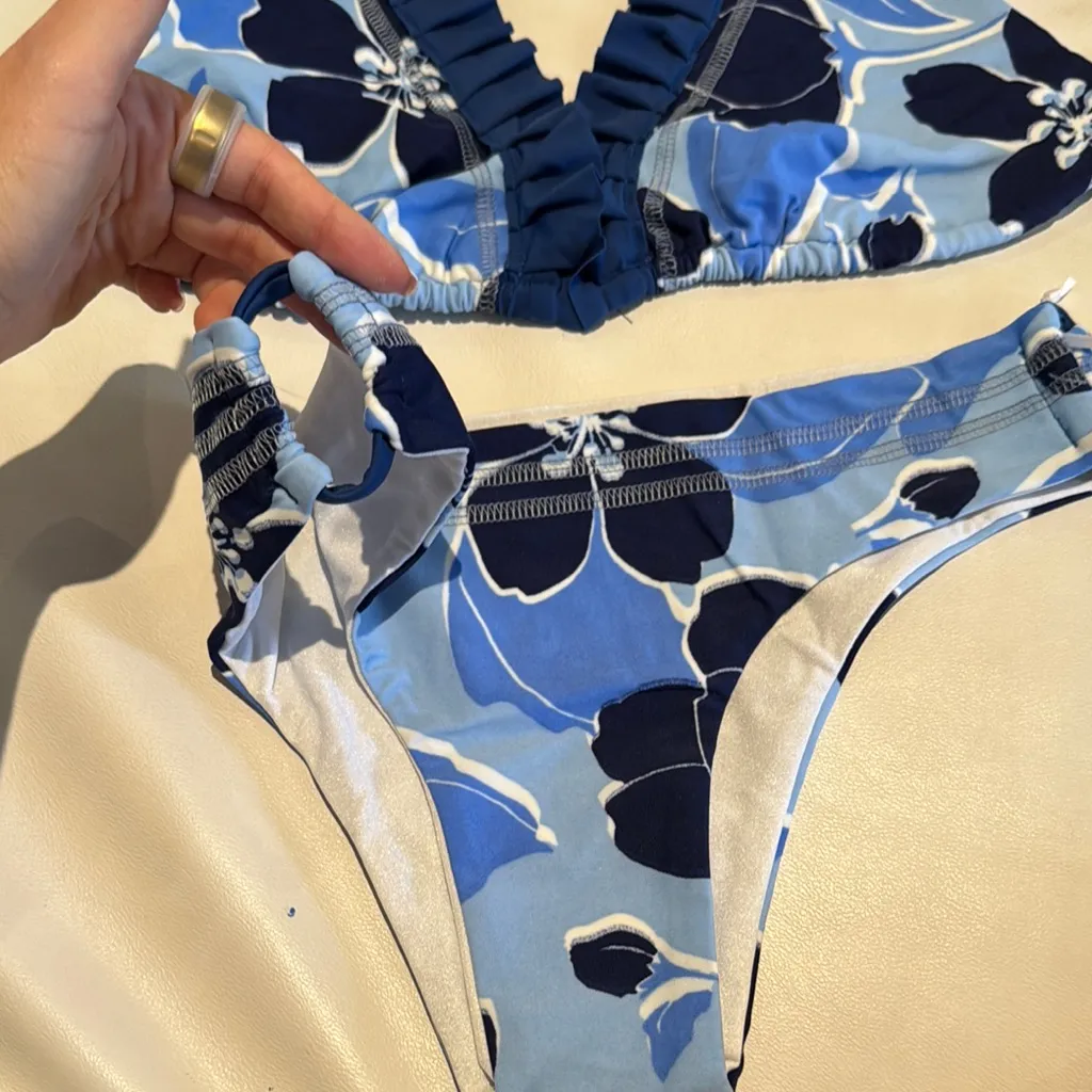 Women size Large Blue navy white hibiscus Floral triangle Bikini top set ruffles - Image 2