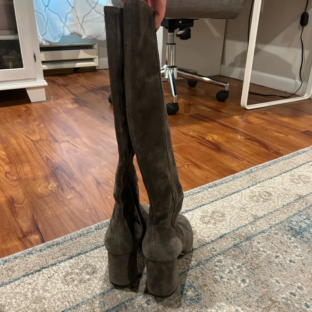 Knee-High Suede Boots Ann Taylor - Image 4