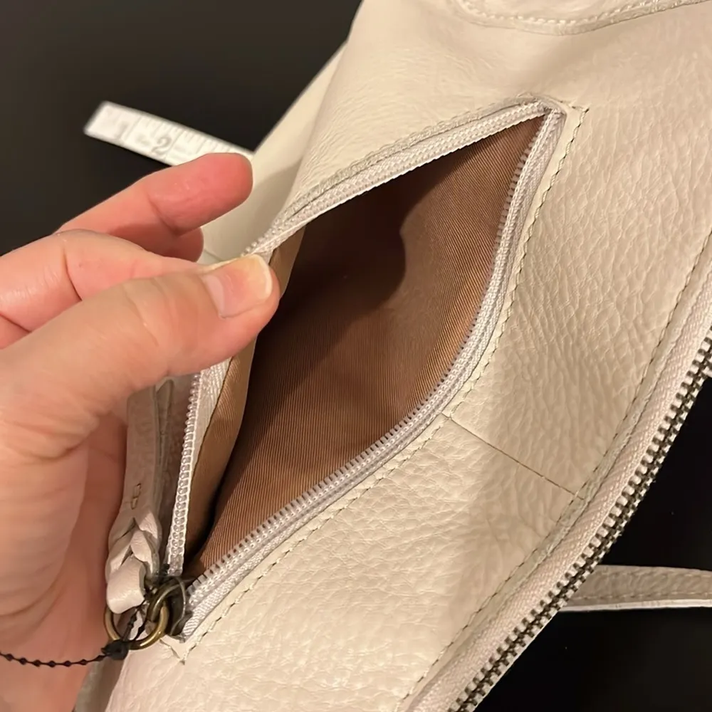 The Sak Leather crossbody bag, cream pebbled leather, NWOT, 7”x10” - Image 14