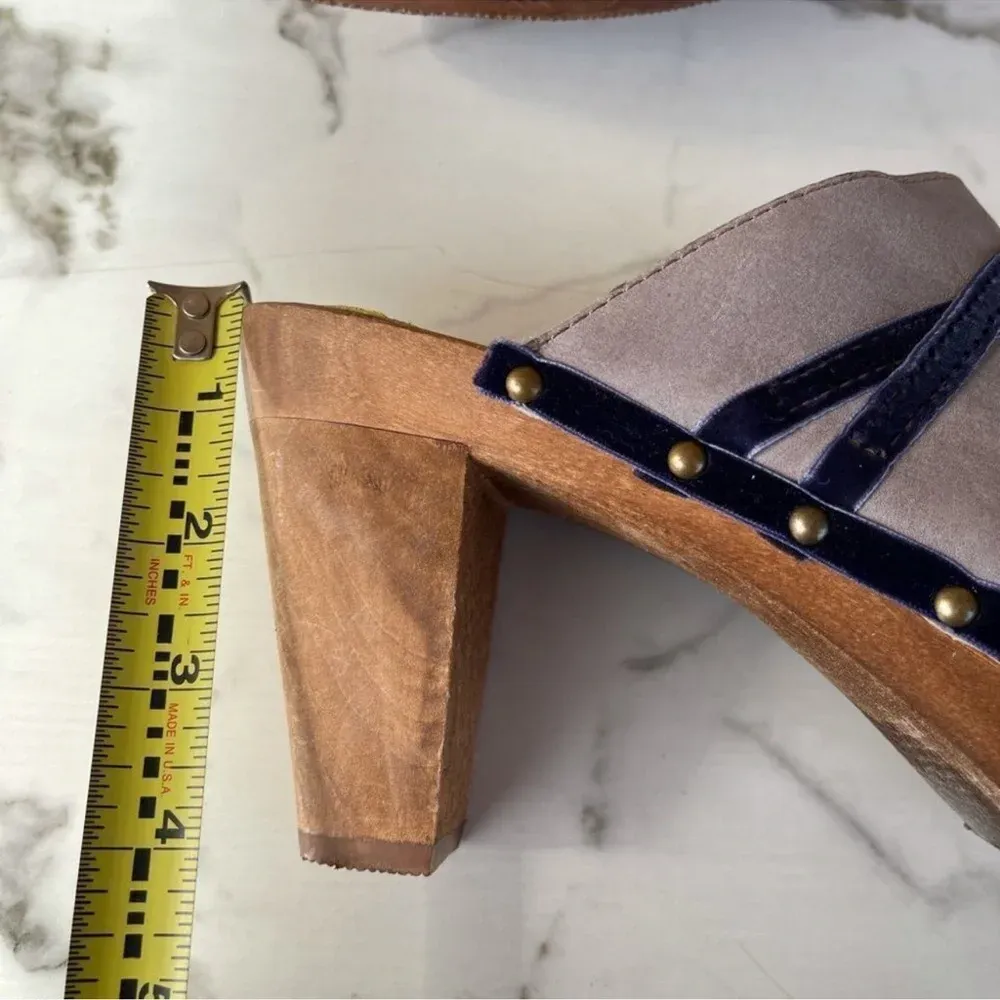 Sanita Distressed Nubuck Clog w/ Velvet
Trim 42/11 Gray - Image 11