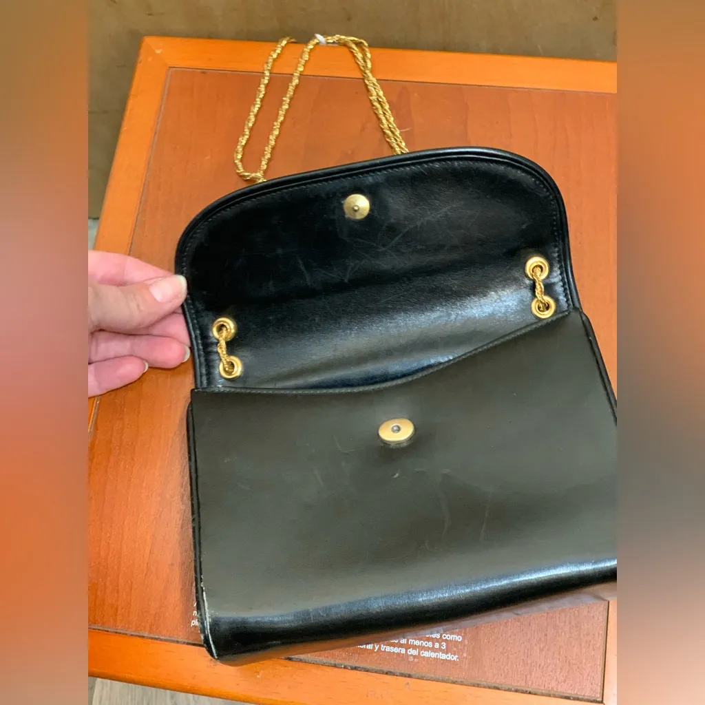 Vintage Elegant Black Leather Shoulder Bag with Gold Roped Chain Strap - Image 4
