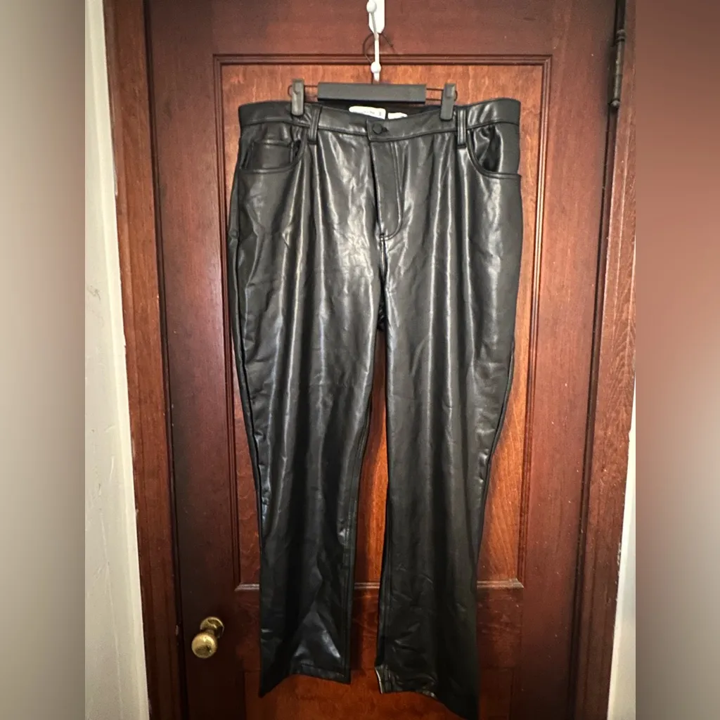 NWT Abercrombie & Fitch High Rise 90s Straight Vegan Leather Pant 18 - Image 2