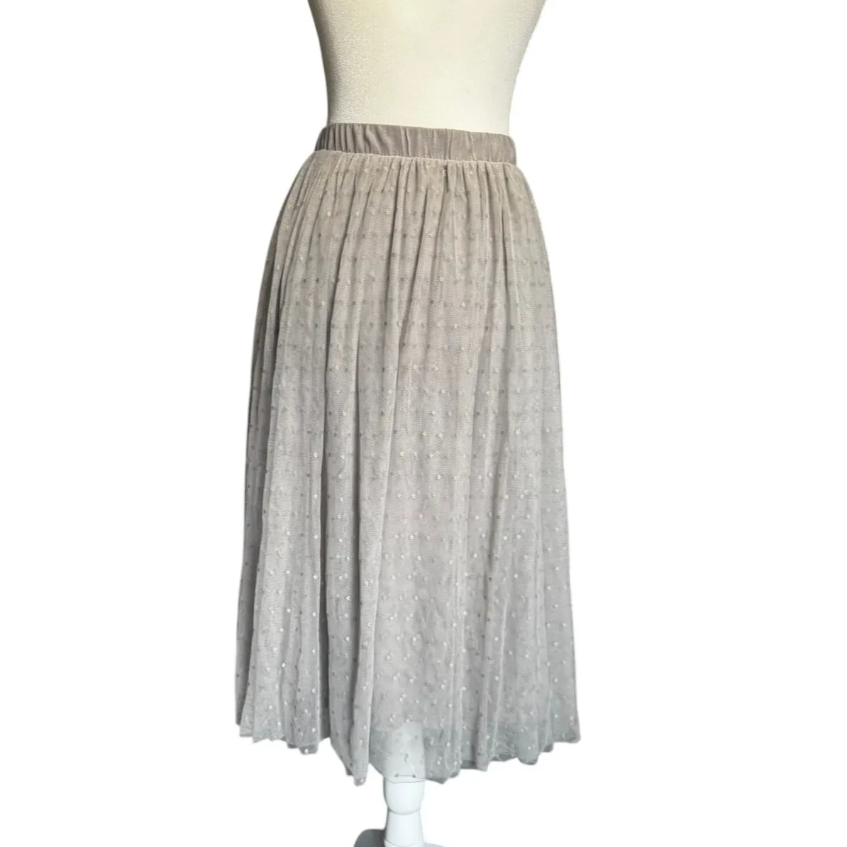 GARNET HILL Sheer Swiss Dot Midi Skirt XS in LIght Taupe/Gray - Image 2