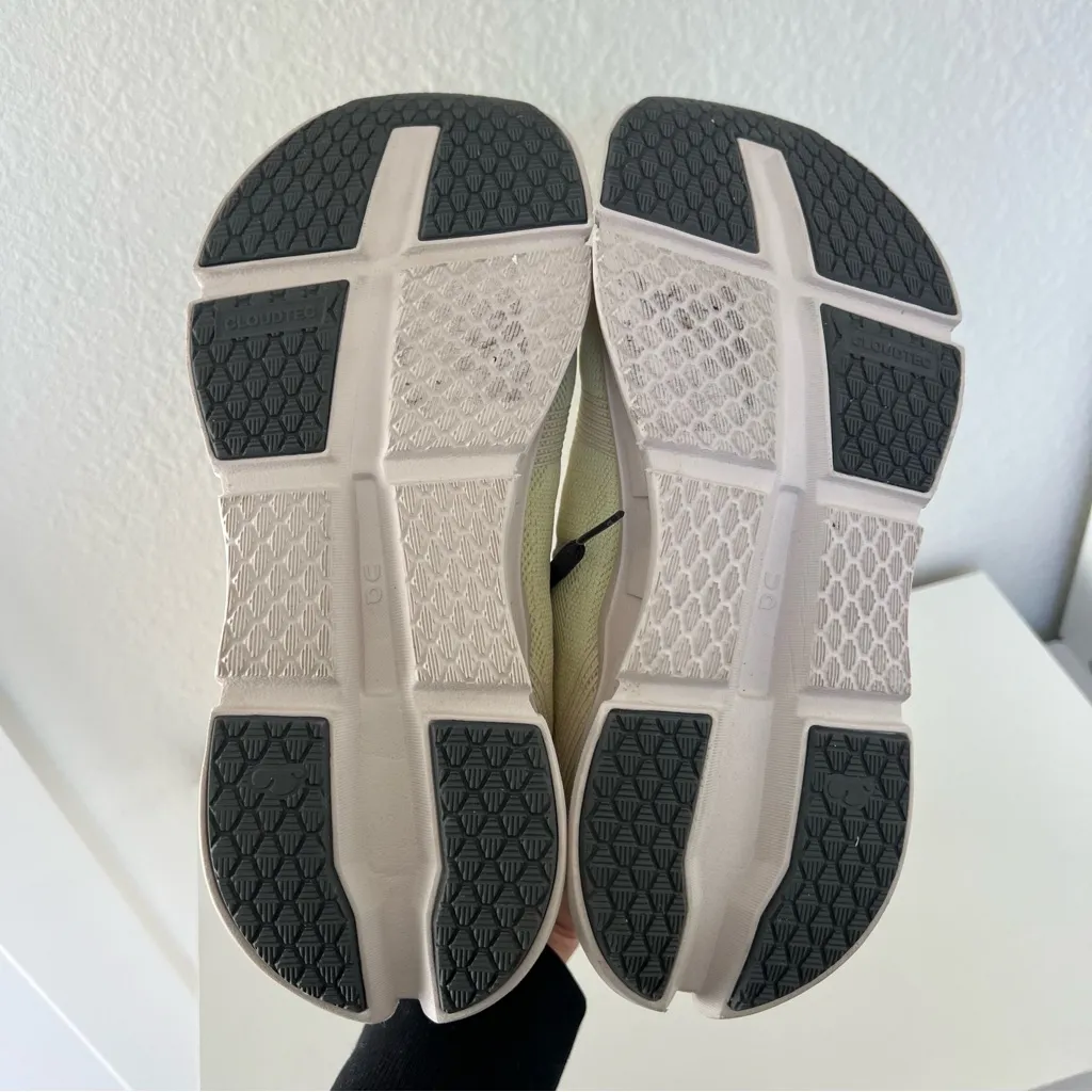 On Running Cloudgo Sneakers Running Shoes Sneakers in Hay / Sand Yellow - Image 6