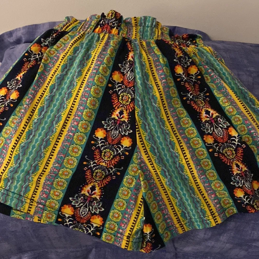 IT’S SHORTS SIZE S, WITH SLIDE POCKETS - Image 3