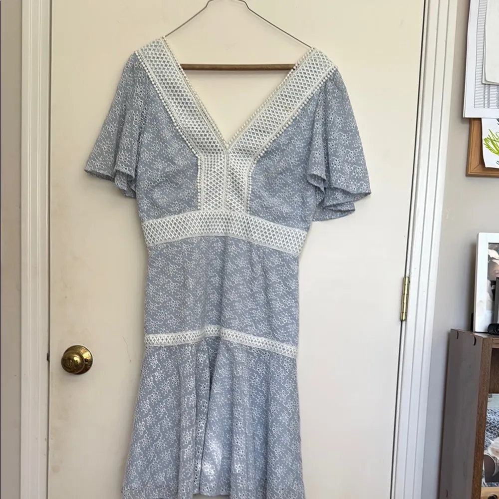 Gianni Bini Blue Flutter Sleeve V-Neck Midi Dress - Image 2