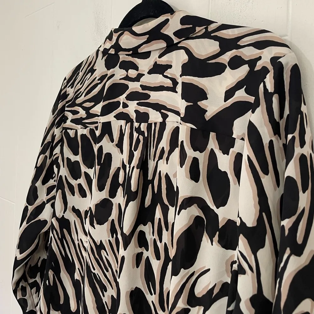 Dana Buchman Button Up Sheer Blouse Top Animal Print ~ Women’s Size Large - Image 8