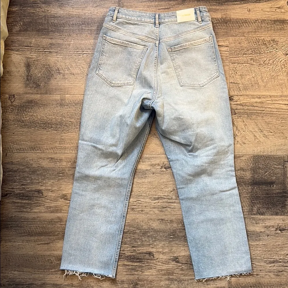 EXPRESS Curvy Mom Jeans — Super High Rise size 8 — EUC - Image 4