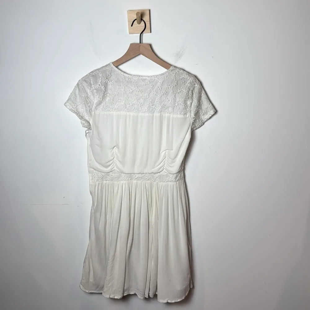 Hollister Women’s Lace Up Whjte Babydoll Mini Dress size M - Image 6