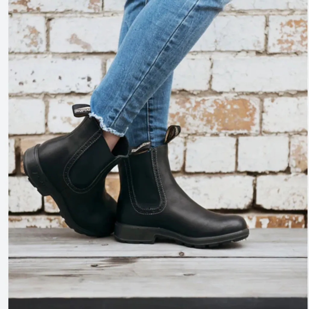 Blundstone #1448 in Voltan black ankle boots - Image 3
