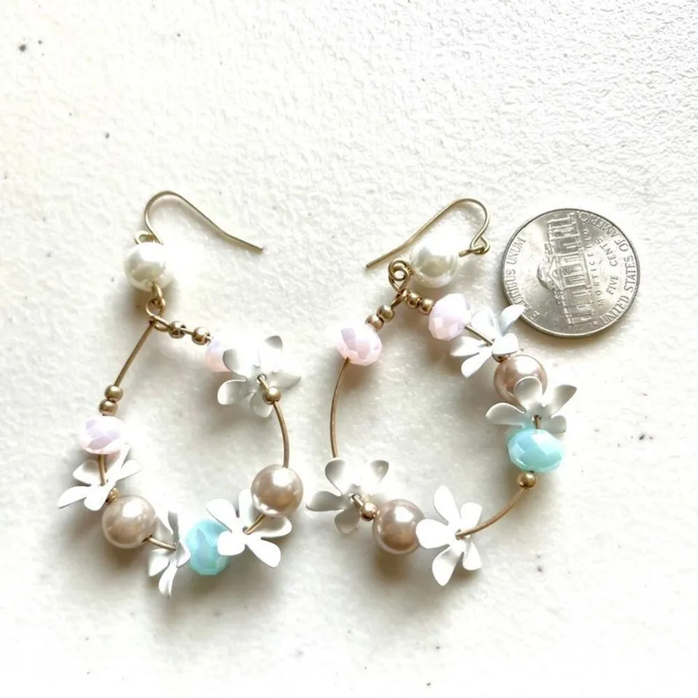 Gold tone pearl white flowers circle earrings - Image 12