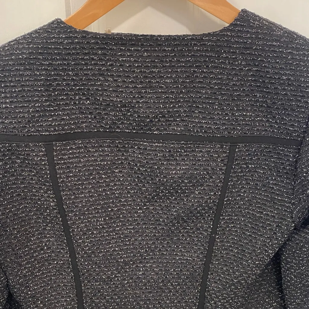 Tahari Black Textured Shoulder Pads  Blazer size 10 - Image 5