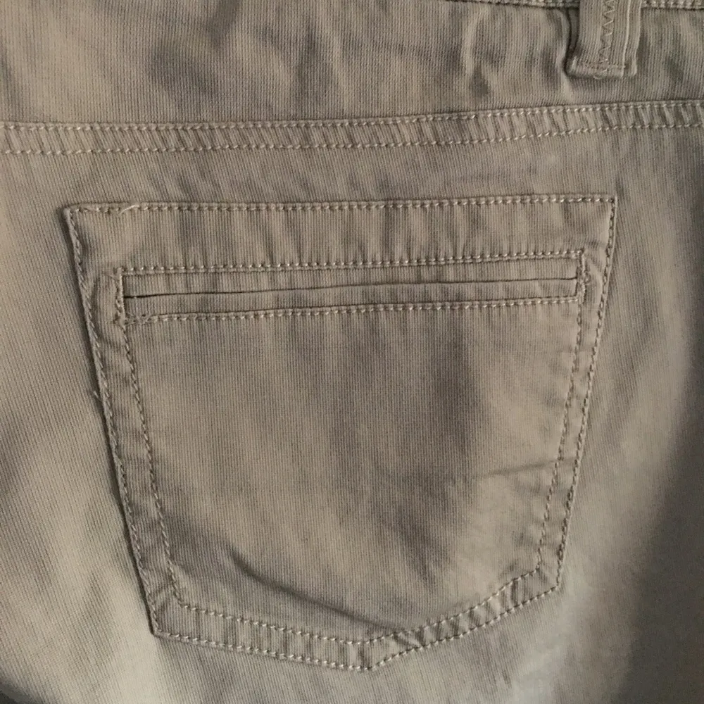 Khaki Shorts Size 28 - Image 3