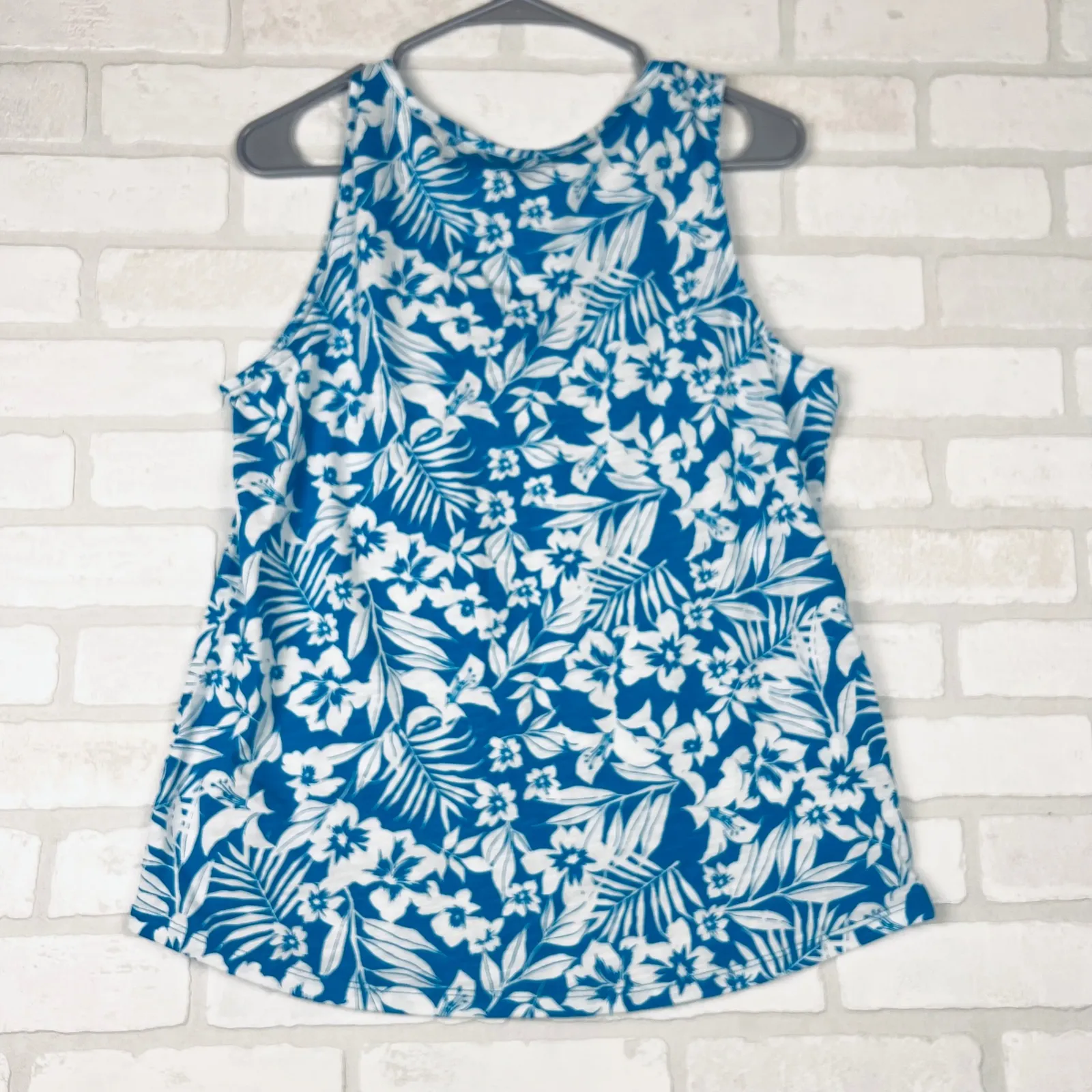 St John's Bay Blue Floral Tank Top Sleeveless Casual Summer‎ Cruise Medium - Image 7