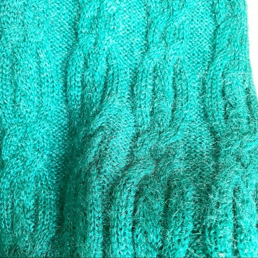 Benetton Green V-Neck Braid Cable Pattern Sweater Size Large - Image 7